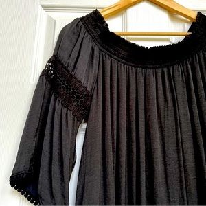 🌸 Jennifer Lopez Black Off-the-Shoulder Dress 🌸